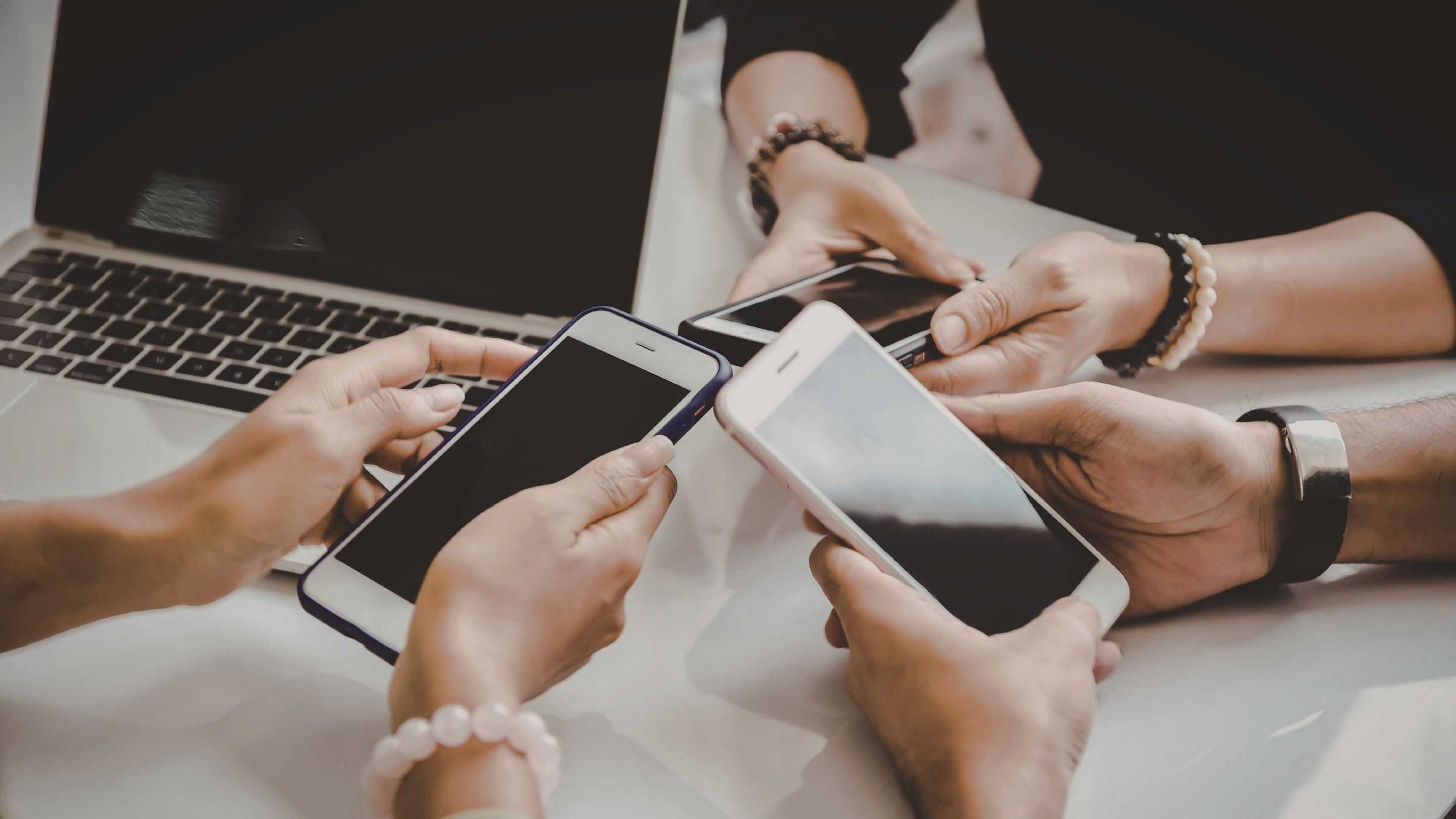 Pengguna Internet di Indonesia Bertambah 6 Juta Jiwa pada Tahun 2026